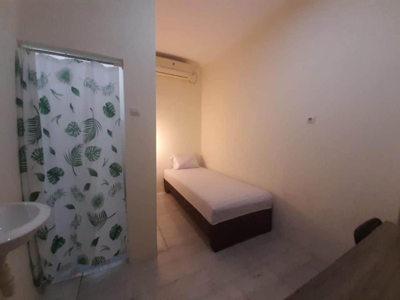 Oyo 93274 Oren Hotel Bekasi