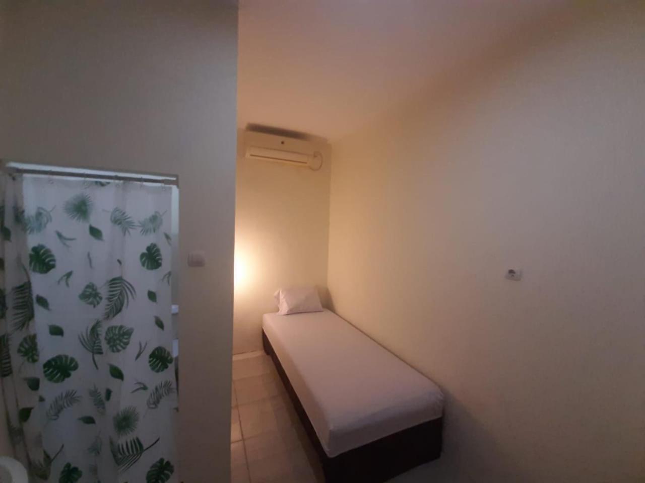 Oyo 93274 Oren 2*