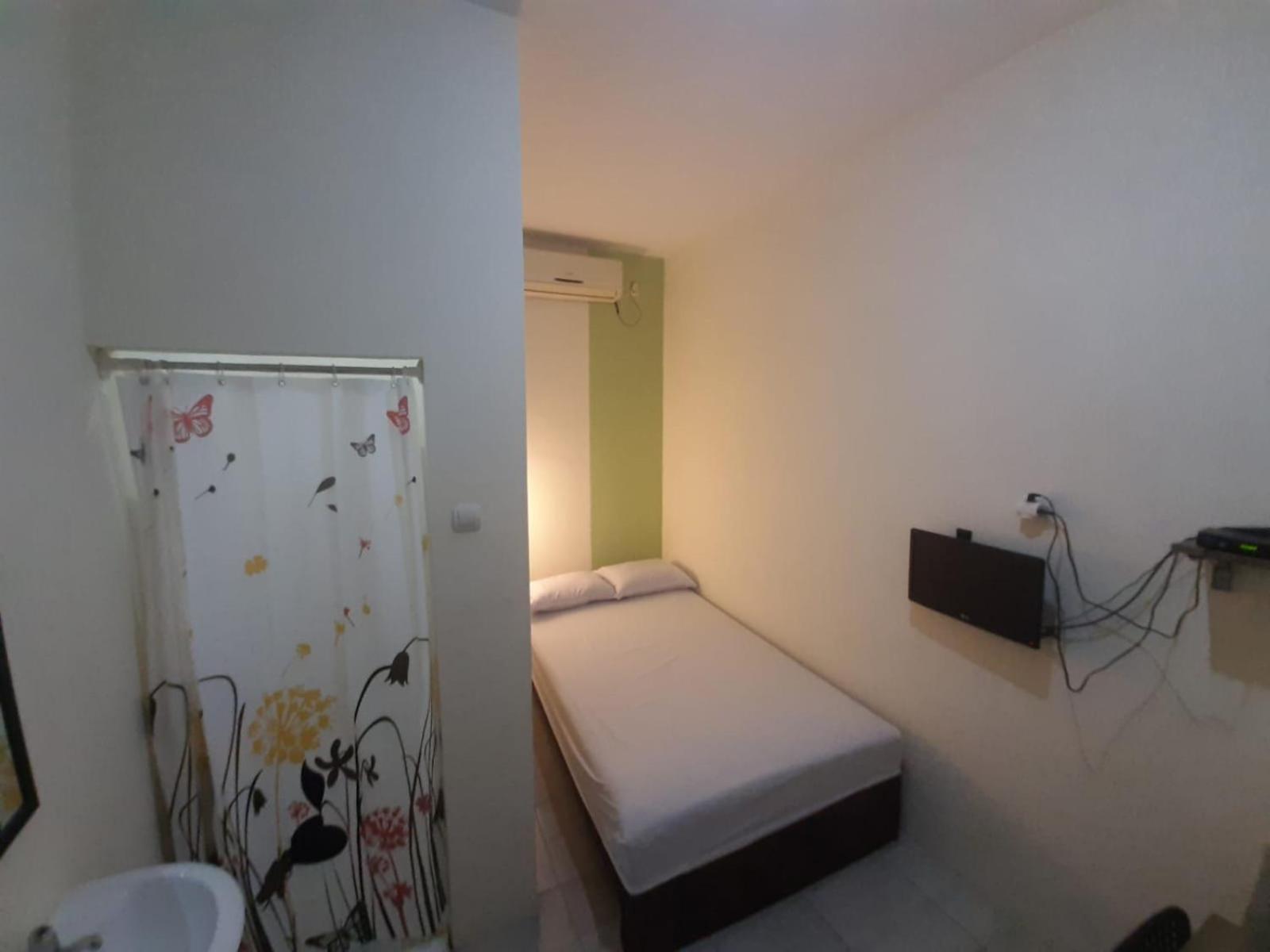 Hotel Oyo 93274 Oren 2*