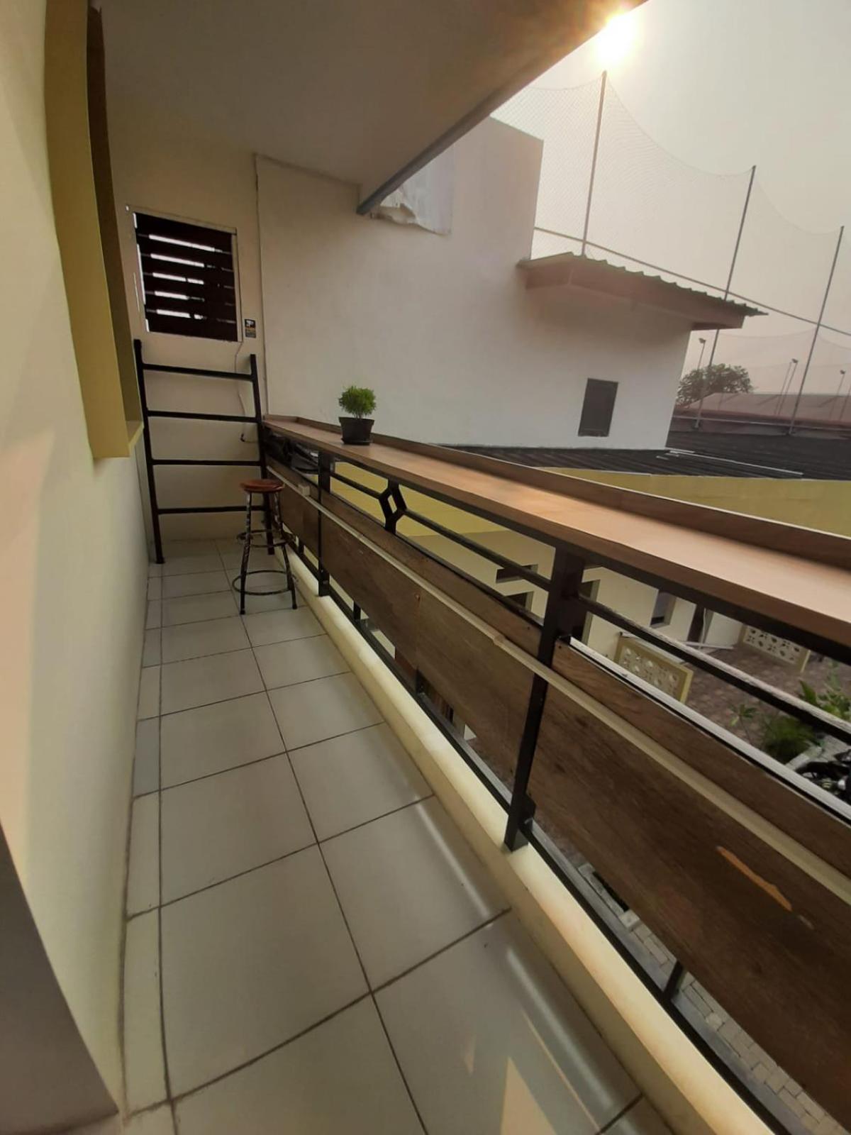 Oyo 93274 Oren 2* Bekasi
